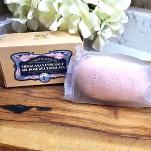 Avon Véilment Natural Spa Himalayan Pink Salt Exfoliating Soap By Avon